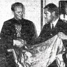 Игорь  Клочко  капитан-директор получает знамя от В. В Чернухина - ТР  Бриз  02 октябрь 1968