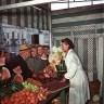 Продажа овощей и фруктов на Трубной площади в Москве, 1956