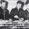 преподаватель тмурп  инженер-электрик и. вавилов, курсанты в. миньков и в. ничипорович  сделали модель для вднх - тмурп ноябрь  1968