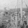 танкер  «Криптон» снабжает водой один из наших БМРТ – 17 11 1977