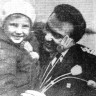 Дудкин В.  капитан СРТР 9057 Кунда  с сыном Денисом 21 мая 1971