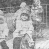 Малышам особенно приглянулись карусели - на Дней защиты детей ЭРПО Океан 10  06 1976
