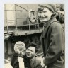 Раевский Иван рыбмастер обнимает свою семью  по прибытии в порт - СРТ-4574  1968