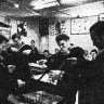 группу курсантов ТМШ за изучением современных тралов. – 03 11 1979