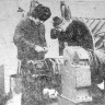 Тихонов Михаил электромеханик и электрик Леонид Ткач  проверяют грузовую  лебедку - БМРТ-333 ЮХАН СЮТИСТЕ 14 10 1976
