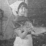 Очакова  Таня камбузница отправляет барракуду на разделочный стол  - ПБ Рыбака Балтики 10 04 1975