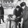 Кузьмин Михаил проводит тренировки ДОСААФ в Пирита на Спасательной станции  1964