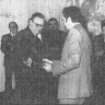 Ялакас Я.  секретарь парткома вручает Почетные грамоты 1-му помощнику Г. Рубанскому  - 03 03 1988