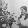 На праздничном вечере ученики подшефной Таллинской 15 средней школы вручили ветеранам цветы. – 12 05 1973