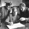 Марченко П. портнадзиратель, Круль А. и Краснов Б. береговые матросы оформляют приход судна 06 августа 1971