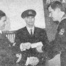 Марголин Я.  Н.  начальник   мореходной  школы  вручает курсантские   билеты  - ТМШ 19 01 1974