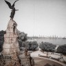 памятник  экипажу  русского броненосца русалка.  русалка  погибла  в 1893  году во время шторма в балтийском море.