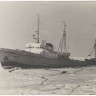 Спасательный  буксир Ураган  проводит в таллиннский рыбный порт   СРТ-4515  -  06 апрель 1963 год