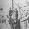 В море часто бывает необходимость перейти с малого судна на плавбазу. На грузовой сетке — члены экипажа  - СРТР-9057 26 09 1974