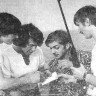 участники обсуждают результаты соревнований по стрельбе - ТР ИНЕЙ 10 04 1975