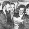 Смирнов В., стармех и парторг БМРТ 431 поздравляет  второго механика Николая Нетрепайло с победой в соревновании вахт машинной команды октябрь 1970