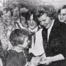 на  Женском  празднике  Е.  Гиро с детьми из подшефного детдома №3 -  10  03  1965