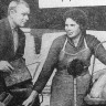 Волкова И. 16 лет на Нефтебазе, с ней оператор И. Юницин – 08 06 1966