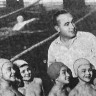 Агарков Михаил тренер со своими маленькими питомцами в бассейне  – 27 12 1967