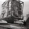Выгрузка коробов с рыбой из трюма рефрижераторного судна в порту Пальяссааре 1979