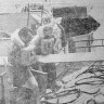 Коновалов  Сергей  2-й помощник  (первый   справа)  с аварийной  партией  готов к заделке пробоины - РТМС-7510  Мустъярв 10 02  1976
