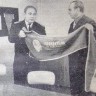 председатель базового комитета профсоюза ЭРПО Океан  В. Кустарников вручает капитану судна В. Ставровичу заслуженную награду.  - 19 января 1973