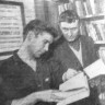Лепихин Михаил и Николай Кияшкин матросы, в библиотеке судна 400 книг – ПР Саяны 09 04 1966
